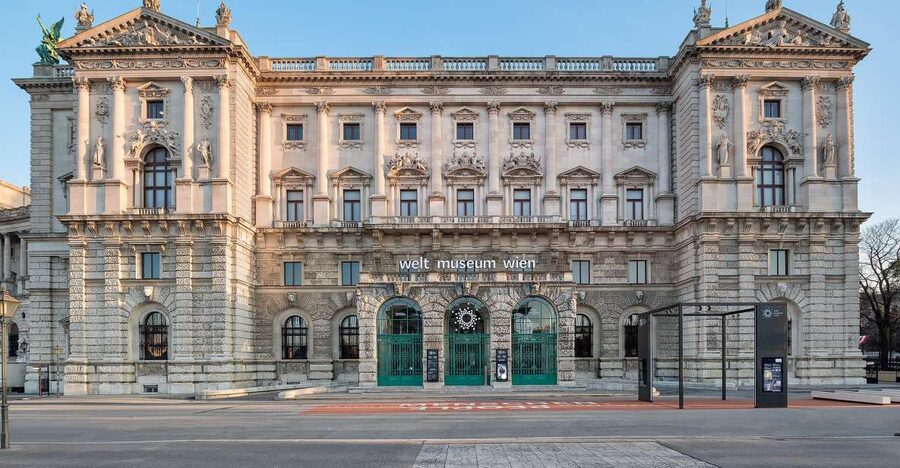 Vienna: Ticket to the Weltmuseum - Entering the Neue Burg on Heldenplatz