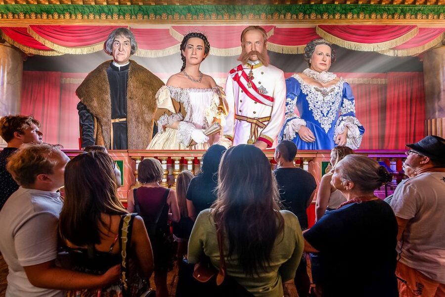 Vienna: Time Travel and Magic Vienna History Tour - Is $27 a fair price for one hour?