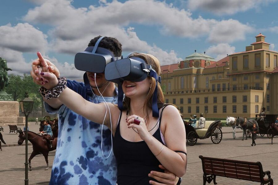 Vienna: Time Traveling Virtual Reality Sightseeing Tour - What the guides add to the experience