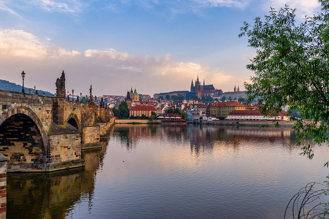 Vienna to Prague - Private Transfer with 2 hours of Sightseeing - Český Krumlov requires a careful time check