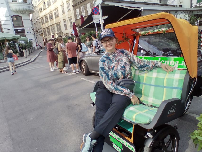 Vienna: Tour RAXI (electric rickshaw) 3 hours in Vienna - Old Danube and Danube Park
