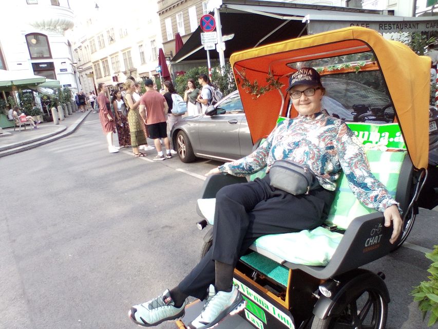 Vienna: Tour RAXI (electric rickshaw) 3 hours in Vienna - The Danube Canal from a slower viewpoint