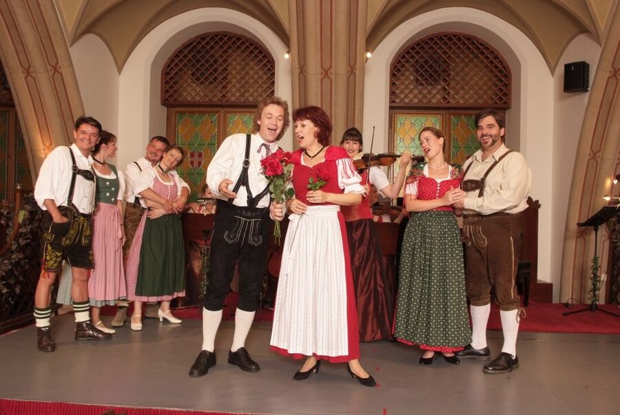 Vienna: Traditional Dinner Show at the Wiener Rathauskeller - How the $97 price compares with the experience