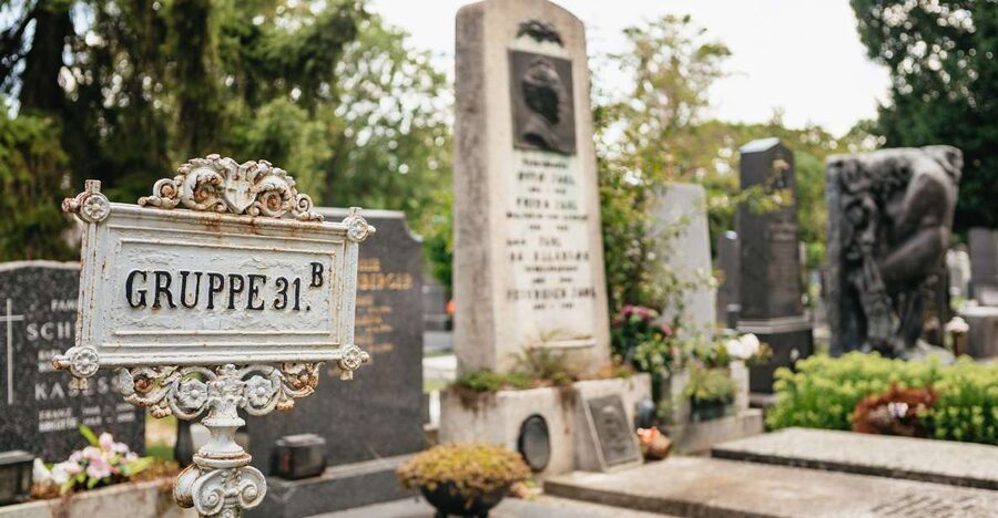 Vienna: Vienna Central Cemetery Guided Walking Tour - Why Vienna Central Cemetery feels like a city