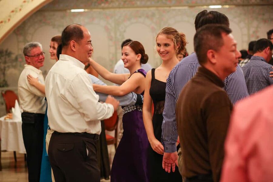 Vienna: Viennese Waltz Workshop for Couples - Why the ballroom setting matters
