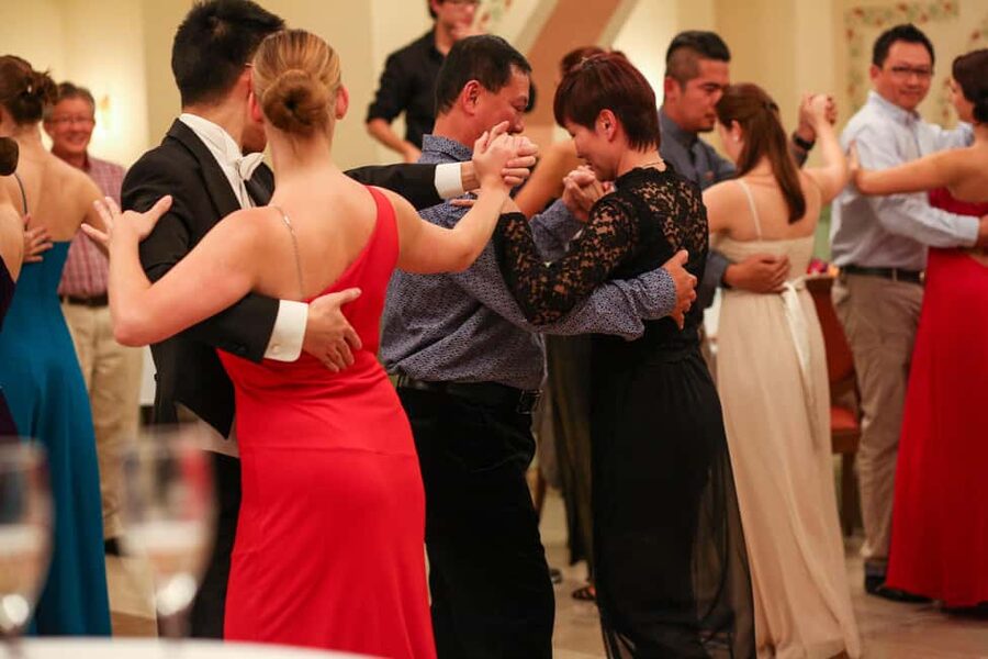 Vienna: Viennese Waltz Workshop for Couples - What happens during the 50-minute lesson