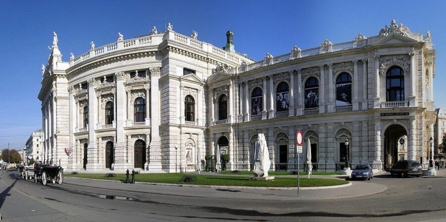 Vienna: Walking Tour of the Historic Ringstrasse - What the private format is worth at $353