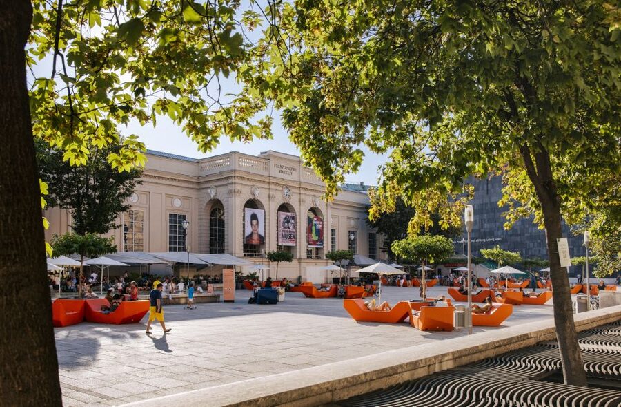 Vienna: Walking Tour of the MuseumsQuartier with Guide - The mumok façade and its unexpected sound