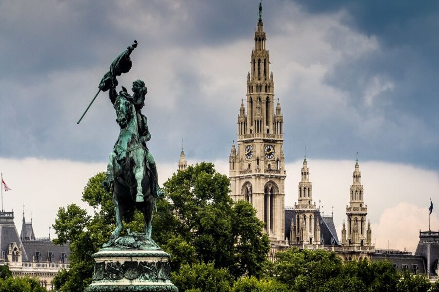 Vienna: World War II Historical Walking Tour - Vienna’s Jewish community and the Nazi takeover