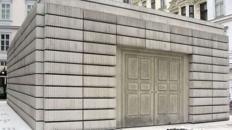 Vienna: World War II Historical Walking Tour - Bombing, destruction, and the scars left behind