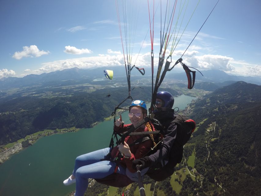 Villach/Ossiachersee: Paragliding "Panorama" Tandemflug - Preparing for Takeoff