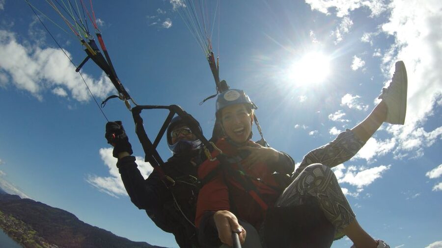 Villach/Ossiachersee: Paragliding "Panorama" Tandemflug - Landing on a Large Field