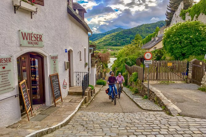 Wachau for Adventurers - Oak woods, rock formations, and Danube views