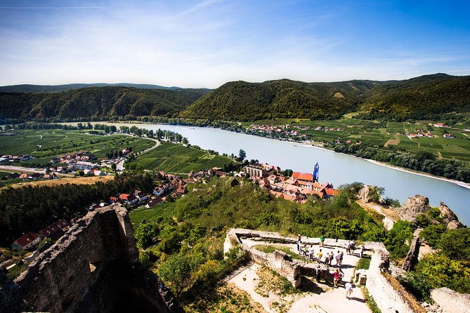 Wachau Valley Small-Group Tour and Wine Tasting from Vienna - Lunch at a family-run Heuriger