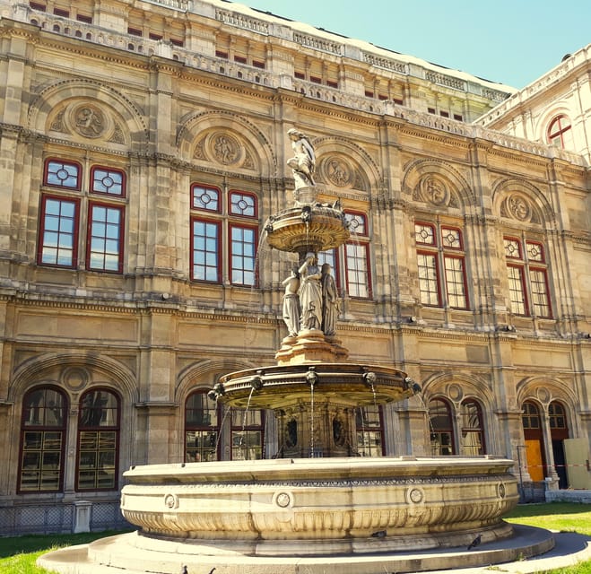 Wien: Tours with locals by public transport & walking - Who will enjoy this most