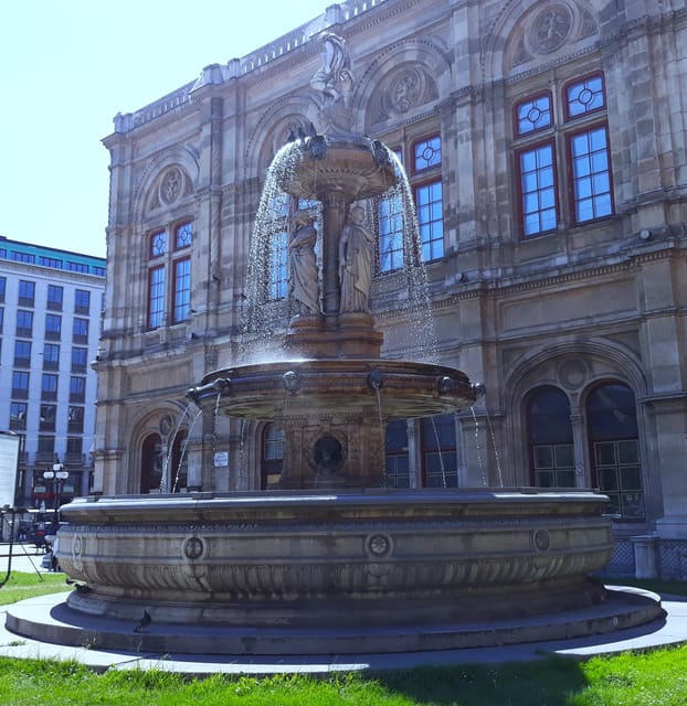 Wien: Tours with locals by public transport & walking - Belvedere gardens and Schönbrunn walks
